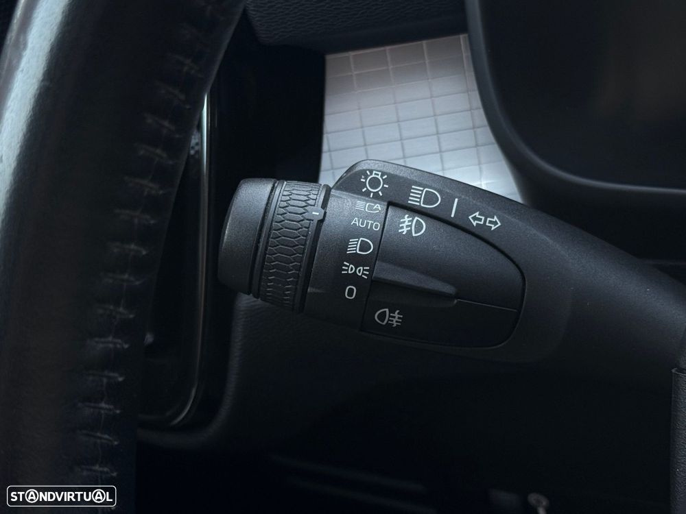 Volvo XC 40 2.0 D3 Momentum Geartronic - 11