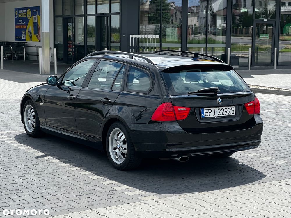 BMW Seria 3 318i - 4