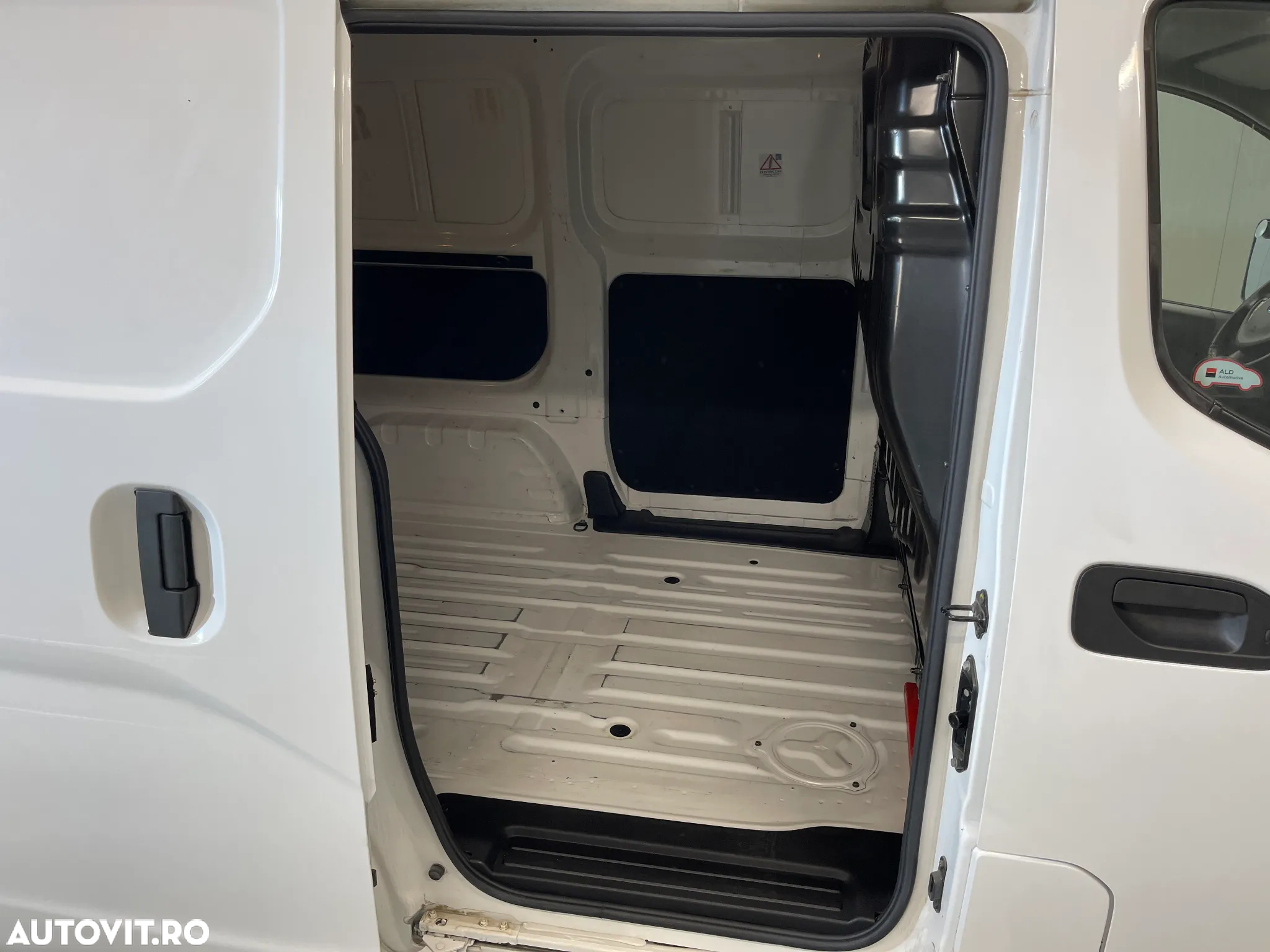 Nissan E-NV200 - 10