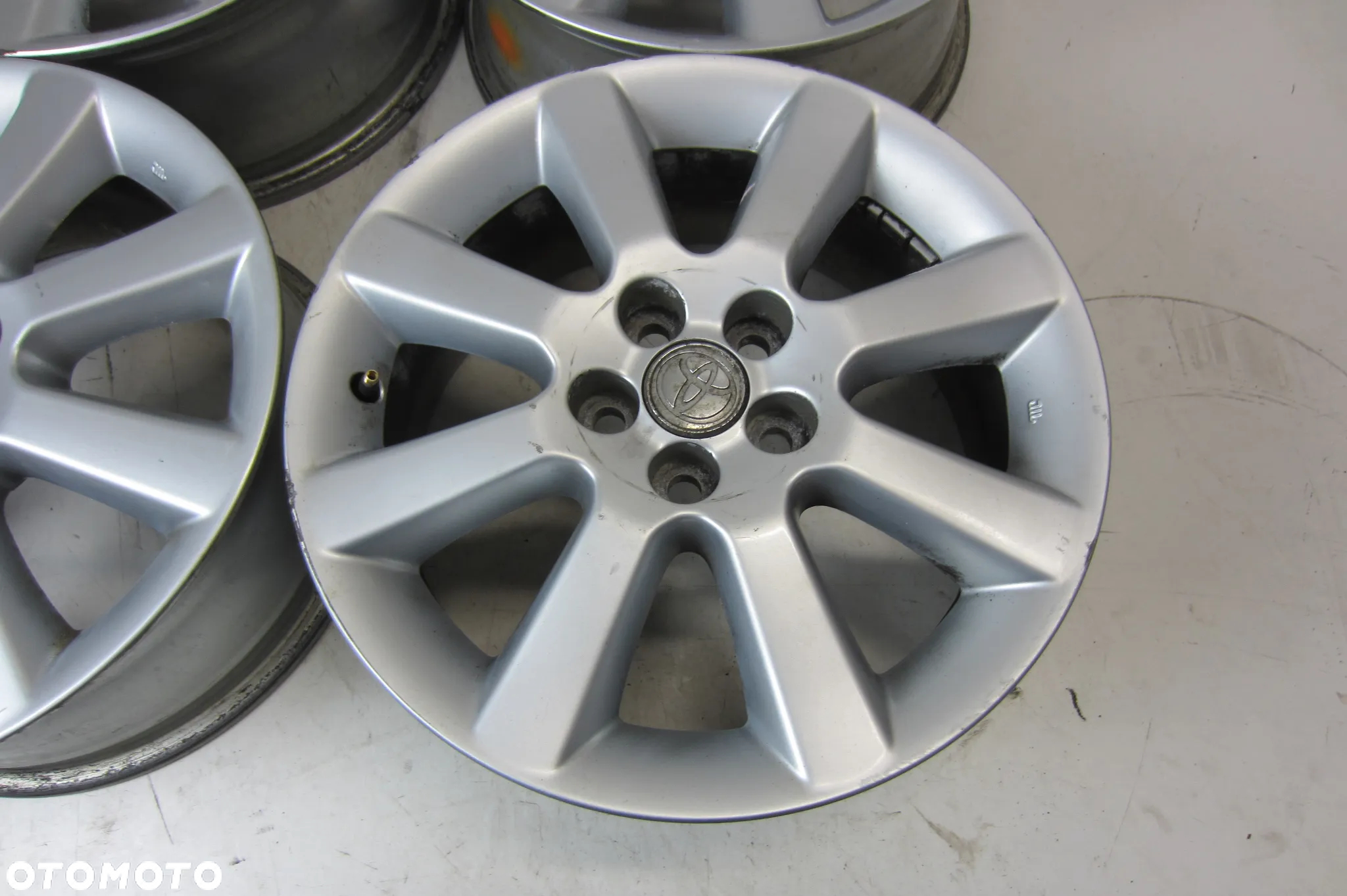 FELGI ALUMINIOWE 16 TOYOTA AVENSIS II PRIUS HYBRYDA YARIS IV 5X100 - 8