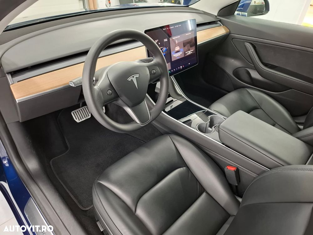 Tesla Model 3 - 6