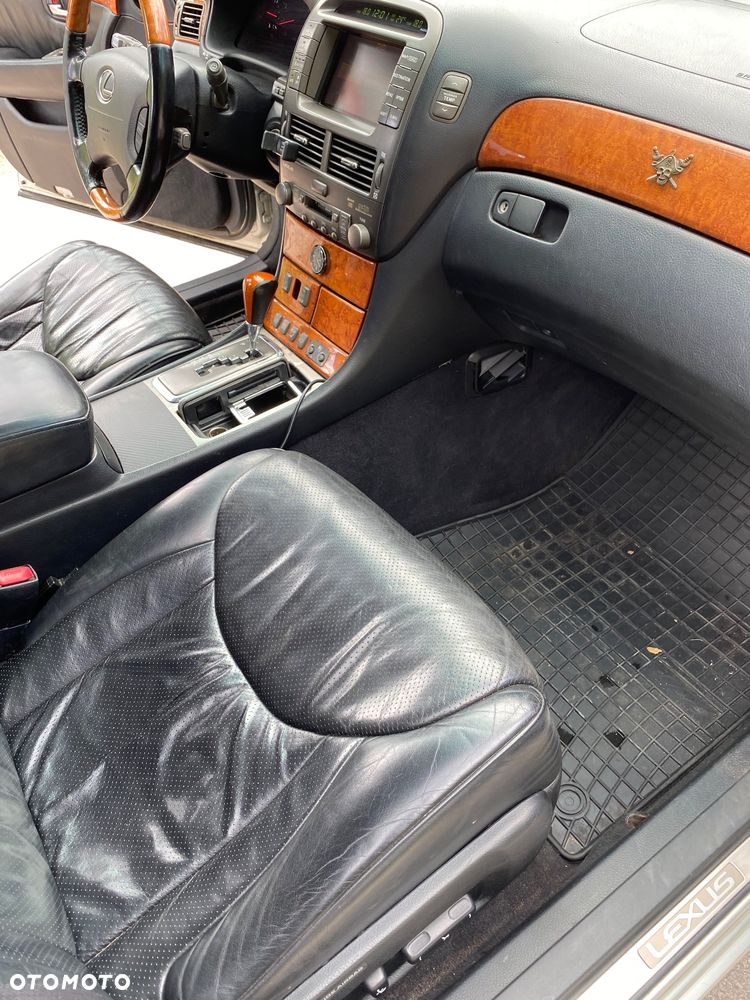 Lexus LS Prezydent - 14