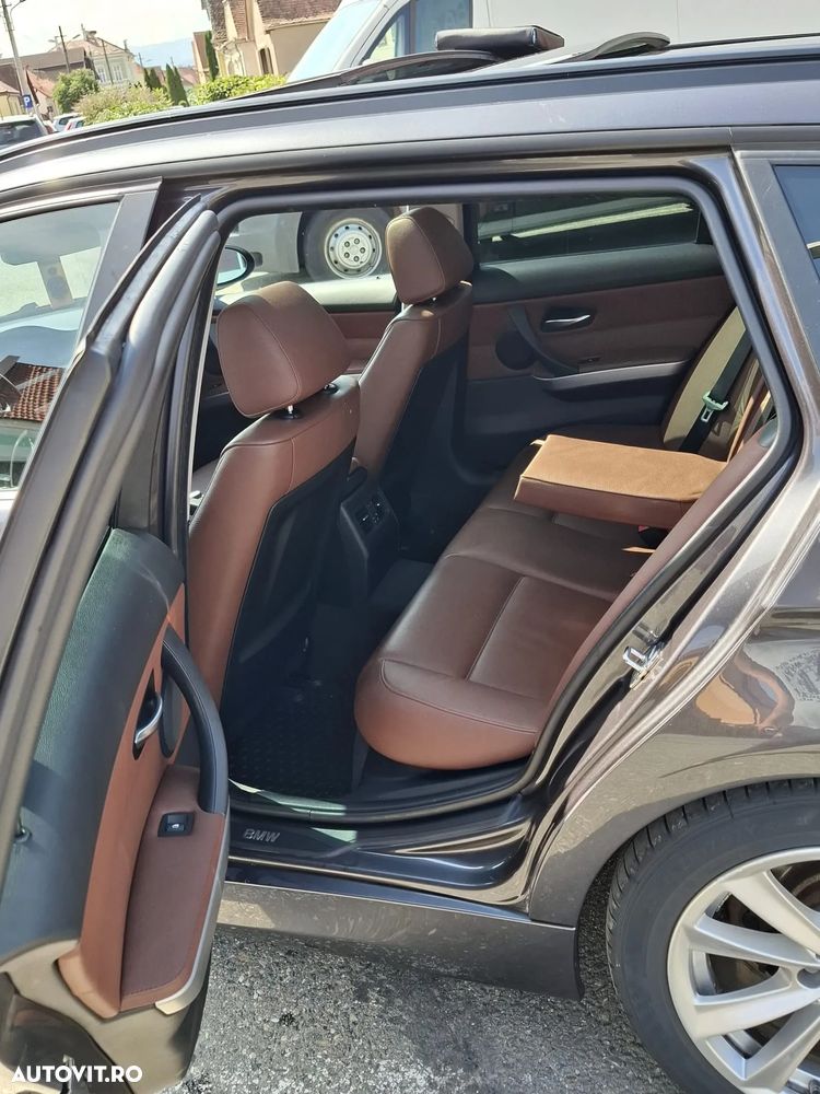 BMW Seria 3 318d DPF Touring - 25