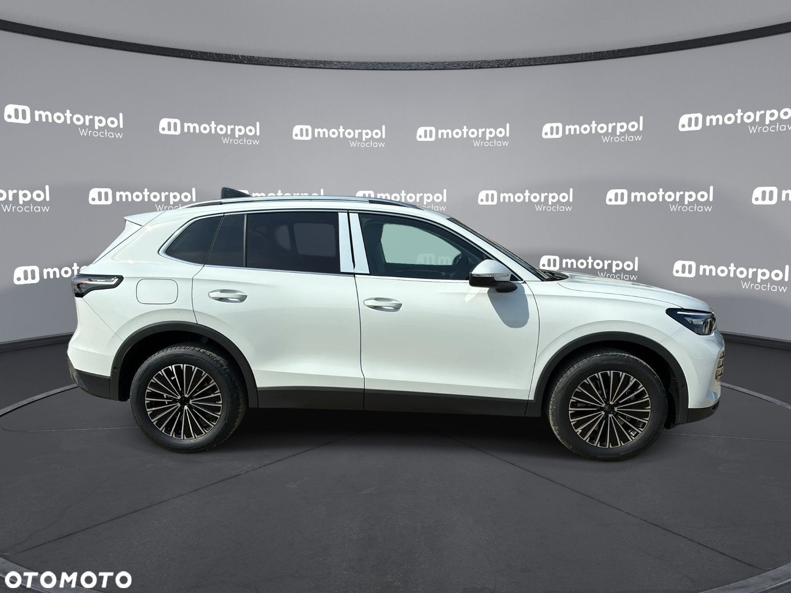Volkswagen Tiguan - 11
