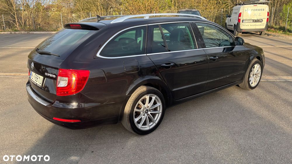 Skoda Superb 2.0 TDI DSG Elegance - 4