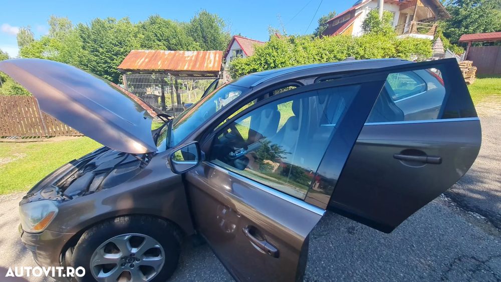 Volvo XC 60 D5 AWD A6 Basic - 11