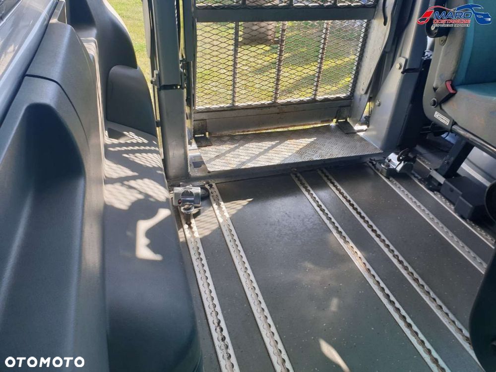 Volkswagen T5 LONG 9 OSÓB Z WINDĄ DLA NIEPEŁONSPRAWNYCH - 11