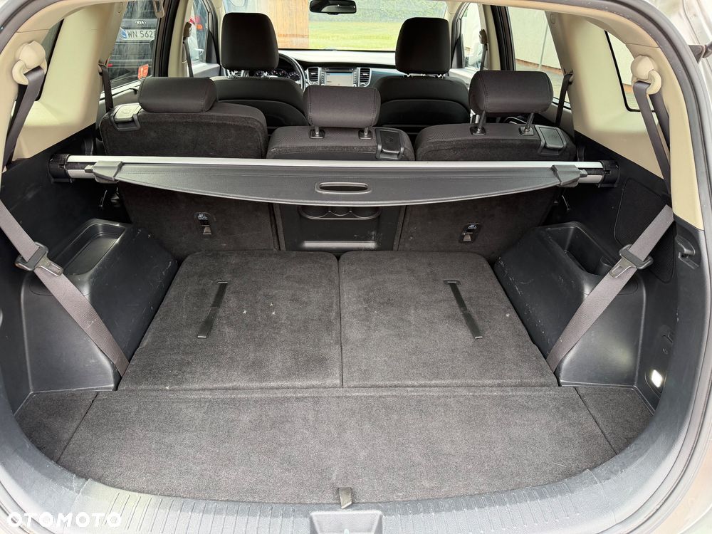 Kia Carens 1.7 CRDi Business Line 7os 7DCT - 12