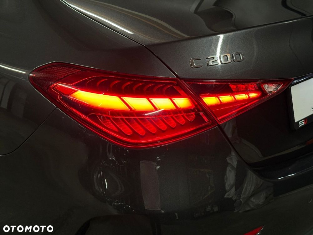 Mercedes-Benz Klasa C 200 9G-TRONIC AMG Line - 38