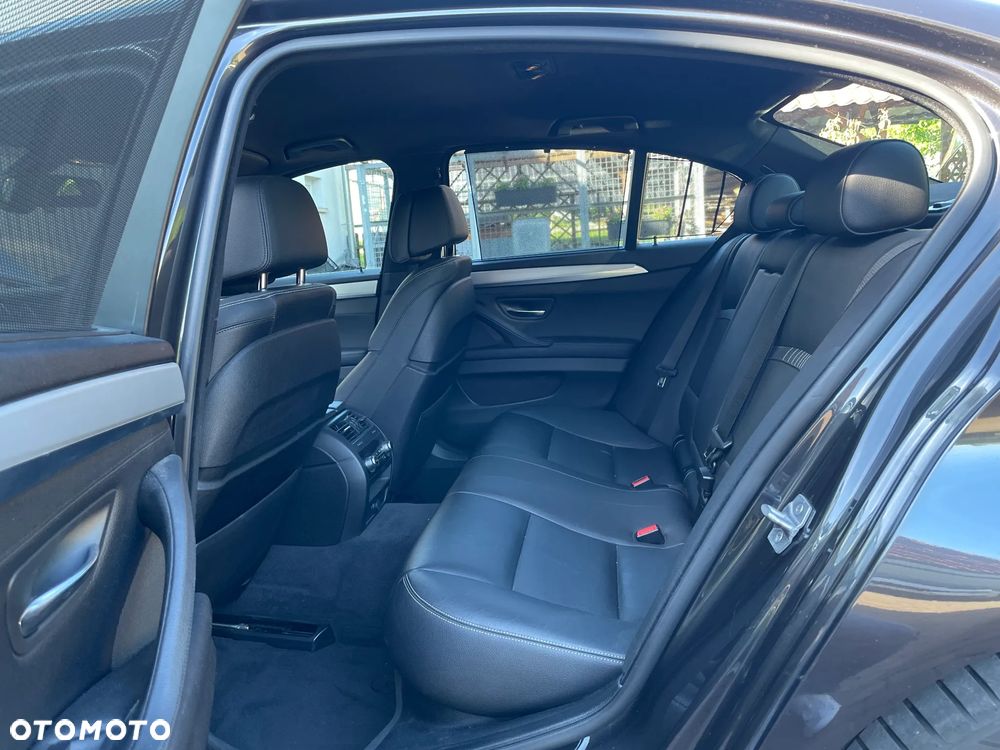 BMW Seria 5 520d xDrive - 14