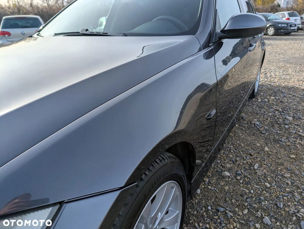 BMW Seria 3 318d - 23