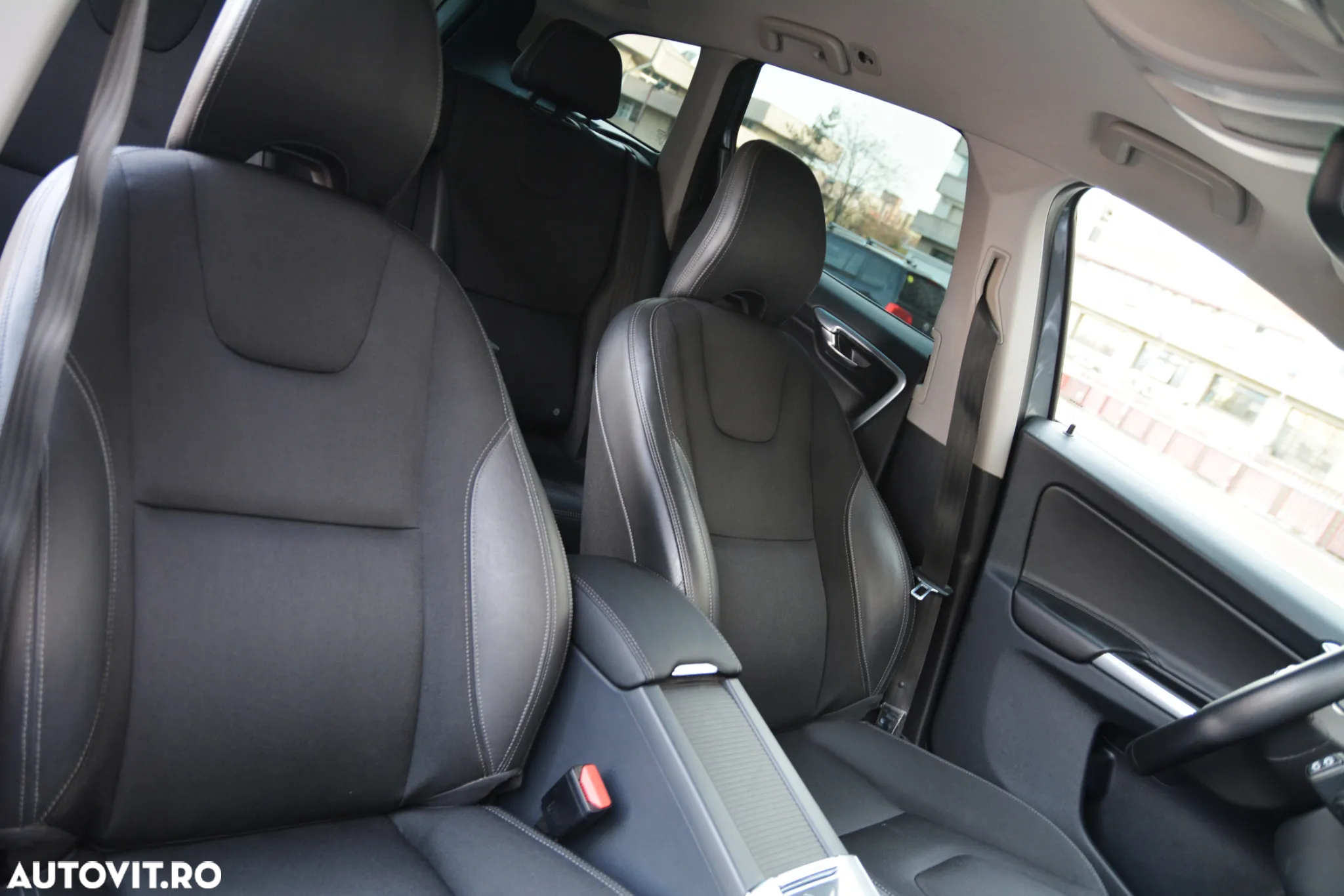 Volvo XC 60 D3 Geartronic Momentum - 19