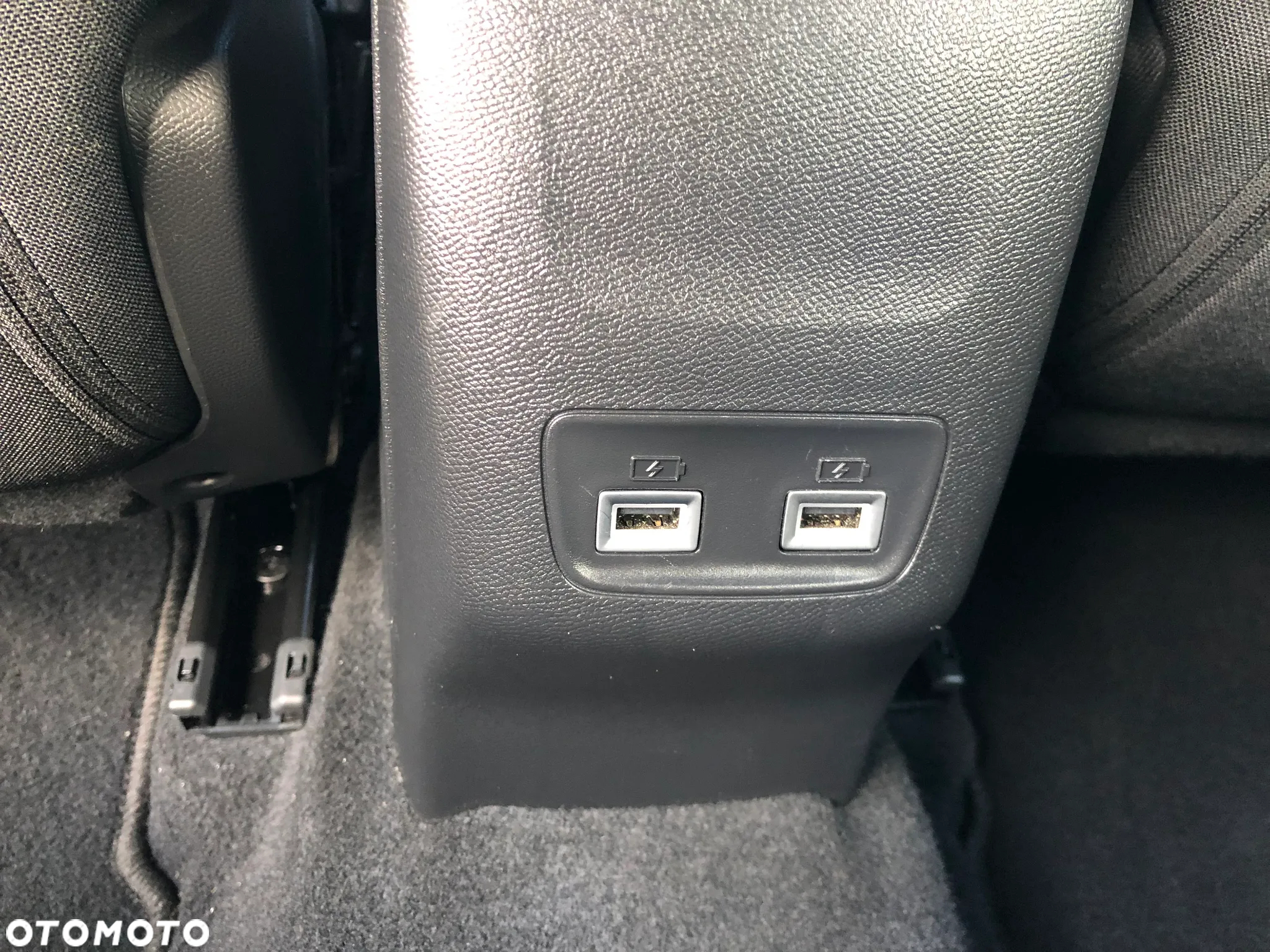 Peugeot 2008 1.2 PureTech Allure S&S EAT8 - 29