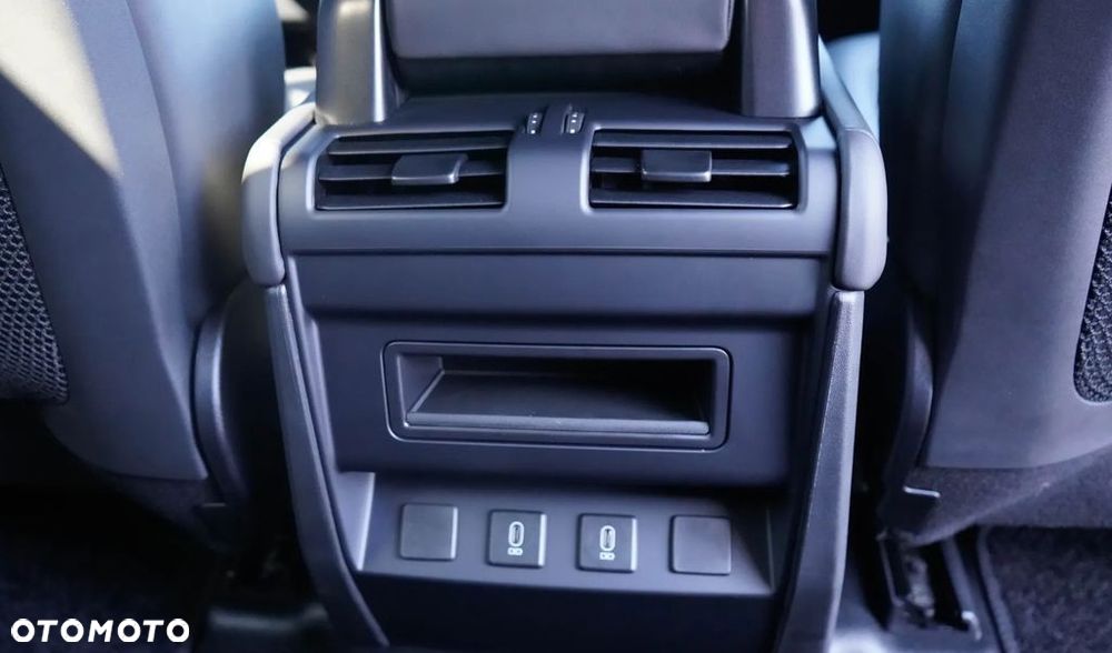 Land Rover Defender 3.0 D350 mHEV X-Dynamic SE - 30