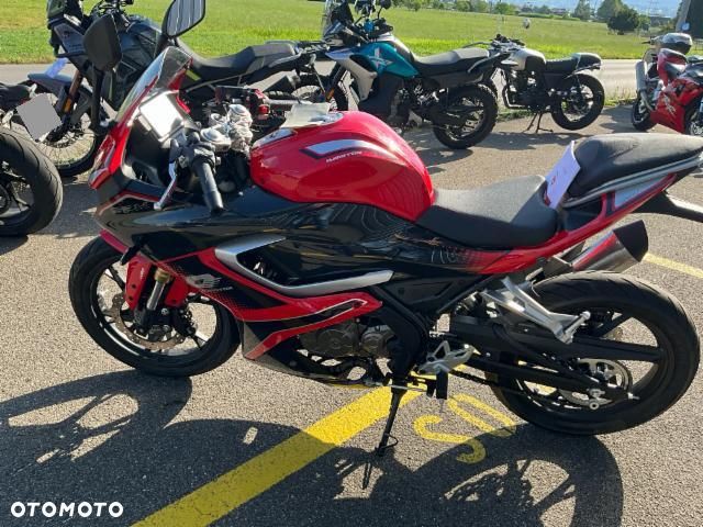 QJMOTOR SRK 125R - 11