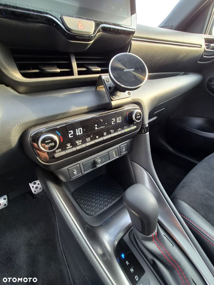 Toyota Yaris - 33