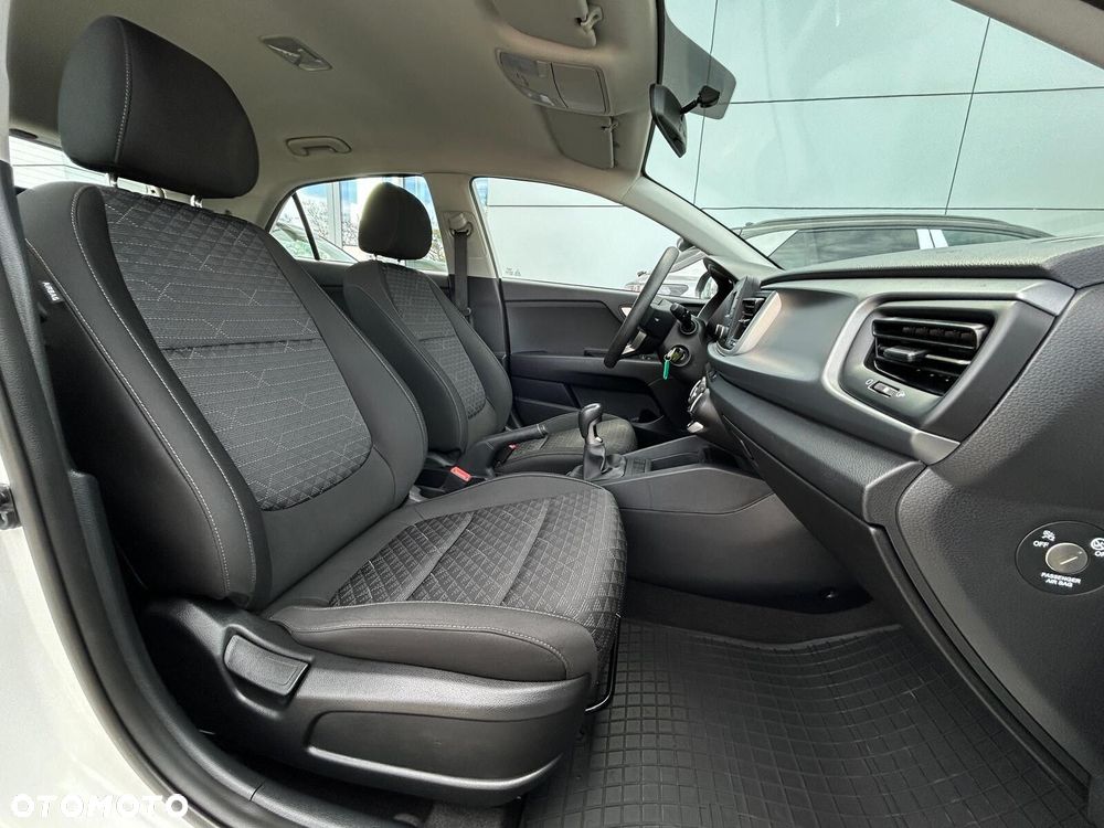 Kia Rio - 17
