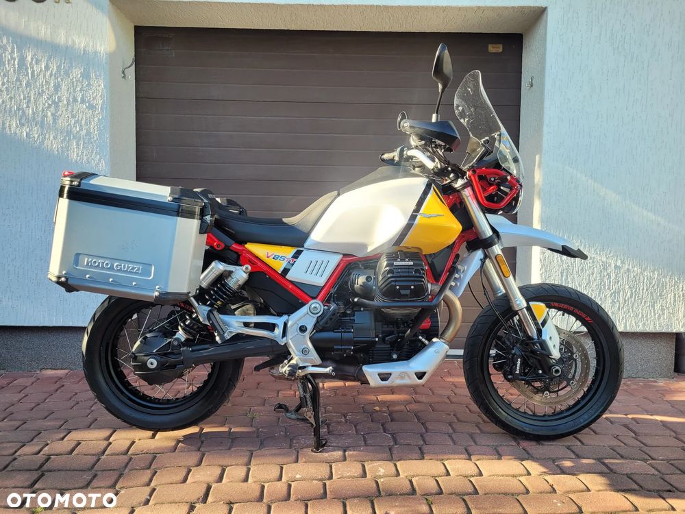 Moto Guzzi V85 - 12
