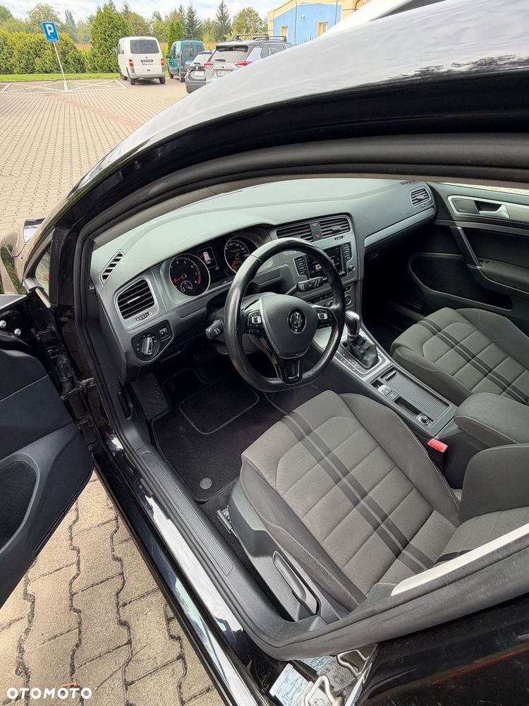 Volkswagen Golf - 28