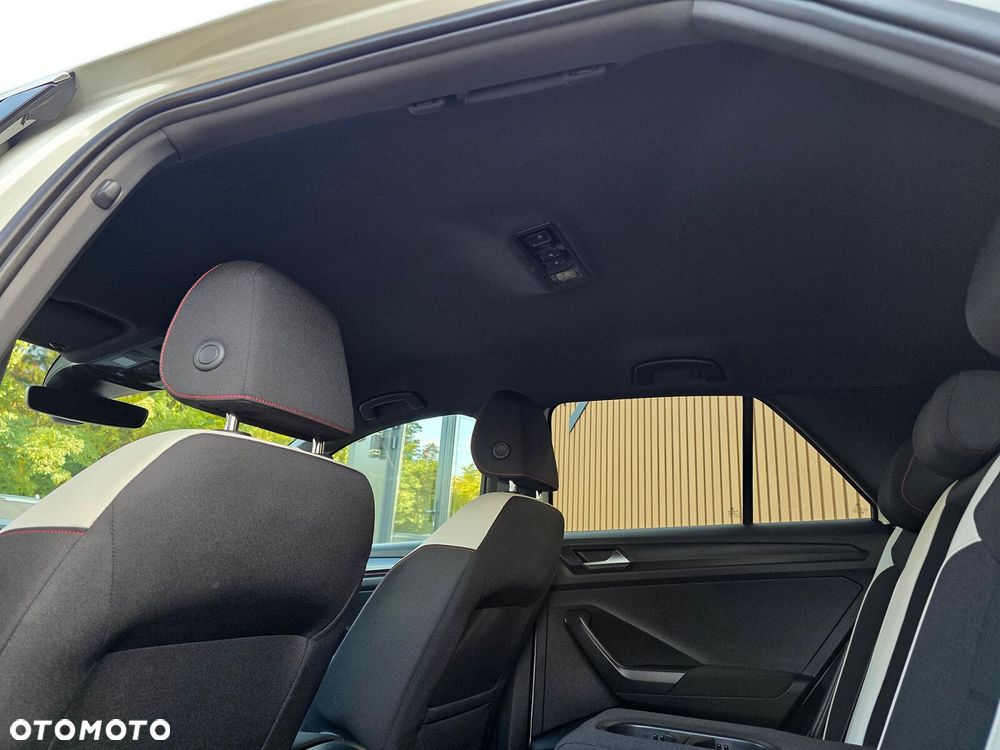 Volkswagen T-Roc - 16