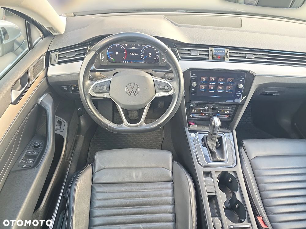 Volkswagen Passat - 16