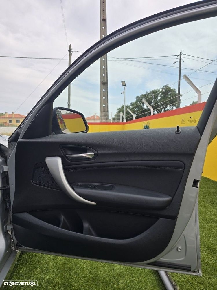 BMW 116 d EDynamics Line Sport — fotografia 9