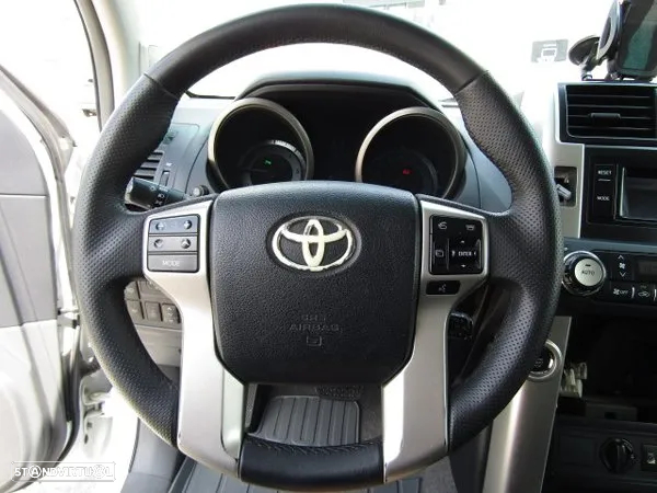 Toyota Land Cruiser 3.0 D-4D Auto 60th Anniversary - 21