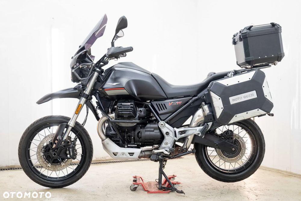 Moto Guzzi V85 - 9