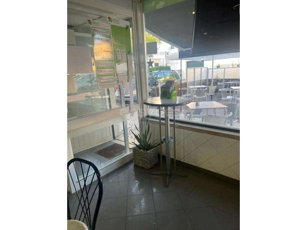 Café / Snack Bar em zona Residência da Cidade de Beja a funcionar n... - Grande imagem: 2/15