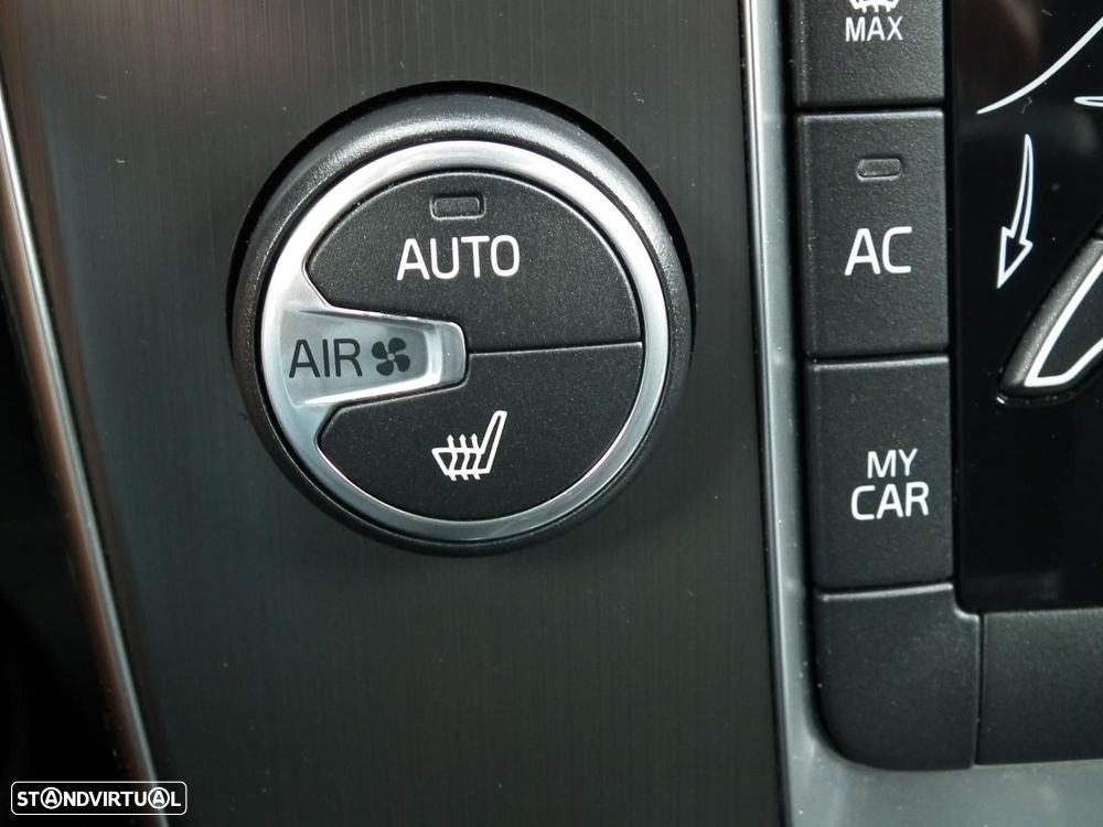 Volvo V40 1.6 D2 Momentum - 30