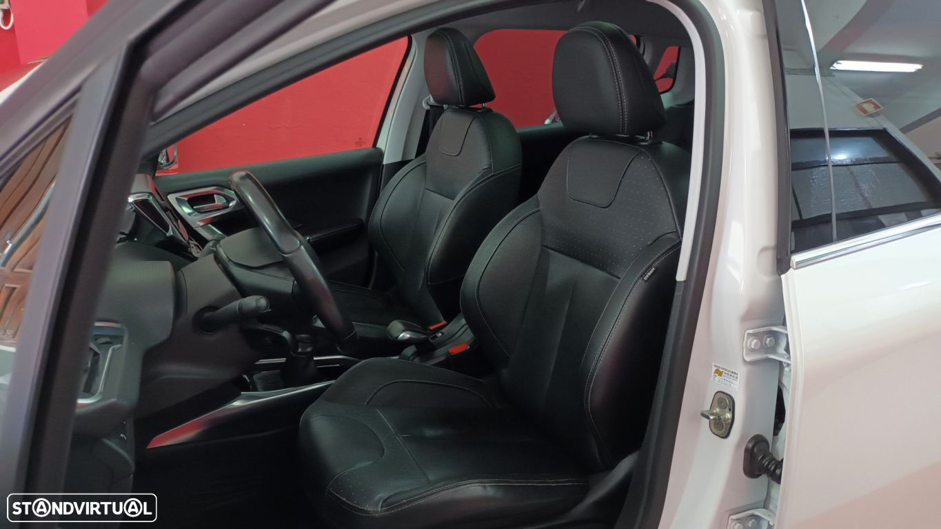 Peugeot 2008 1.2 PureTech Allure - 49