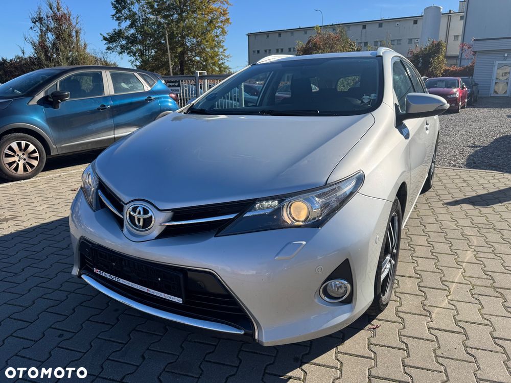 Toyota Auris 1.6 Premium - 1