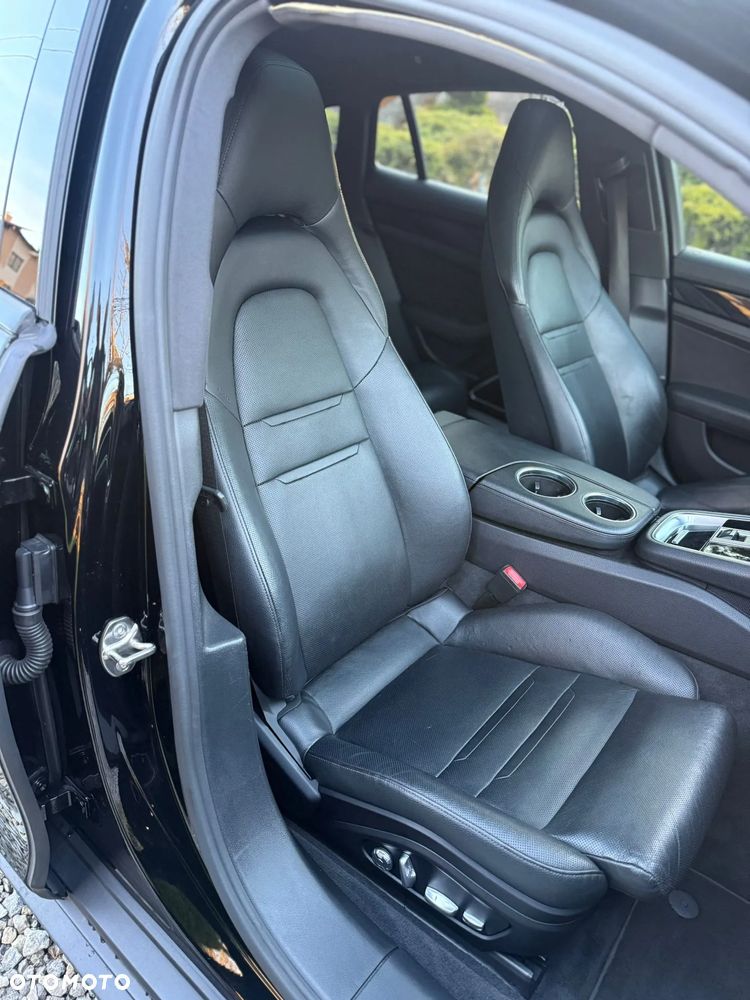 Porsche Panamera 4 E-Hybrid - 8