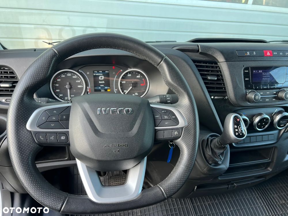 Iveco DAILY 35S18 HI-MATIC EURO 6 E PLANDEKA + WINDA 750 kg - 22