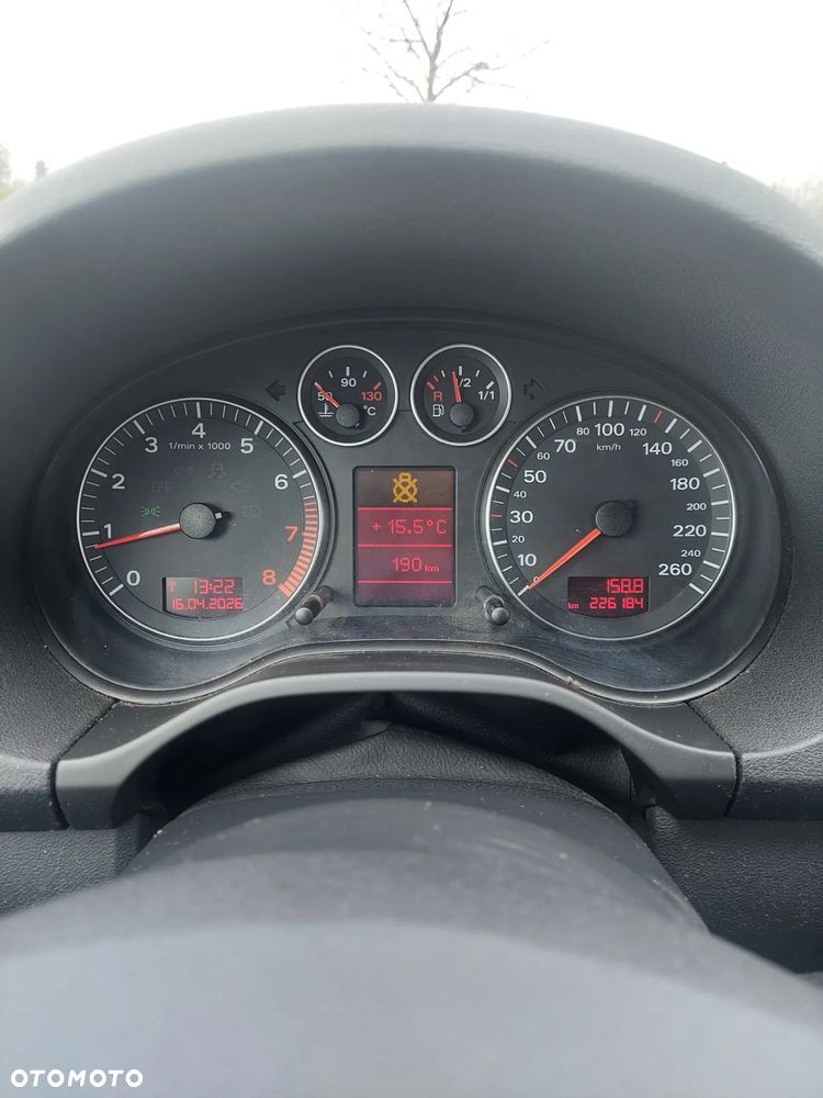Audi A3 3-drzwiowe 2.0 FSI Ambition - 33