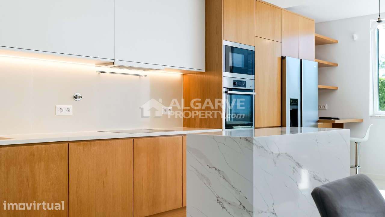 Moradia em Banda Contemporânea T3 com Jardim Privado Próximo da Marina - Grande imagem: 3/36