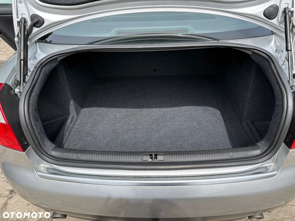 Audi A4 Limousine - 8