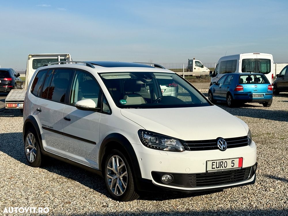 Volkswagen Touran 2.0 TDI DPF DSG Cross - 3