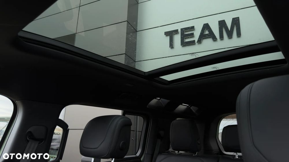Land Rover Defender - 22