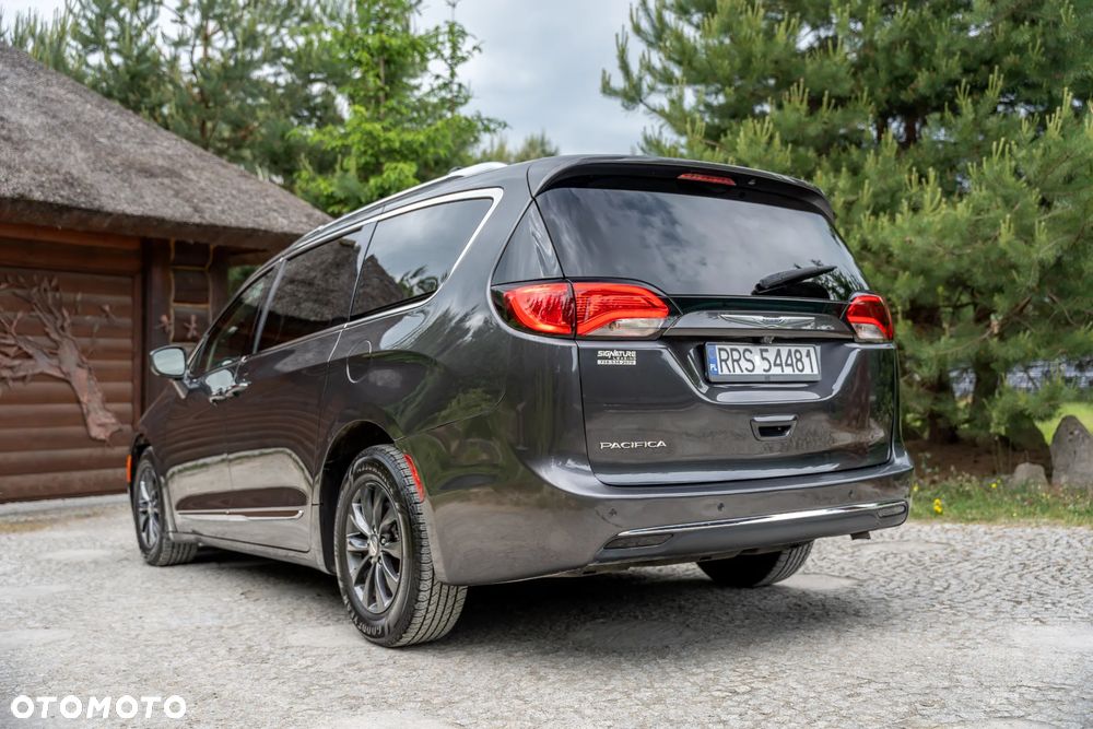 Chrysler Pacifica - 12