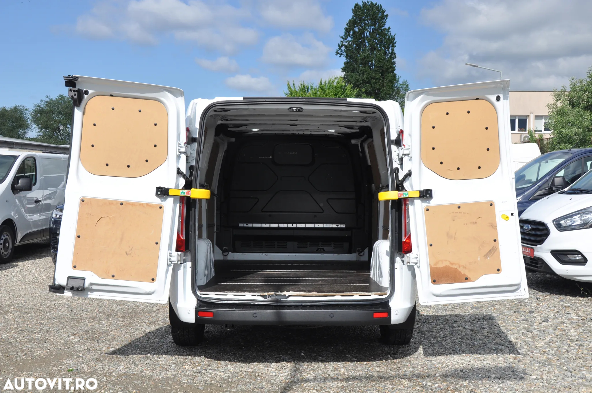Ford Transit Custom L2H1 Van - 7