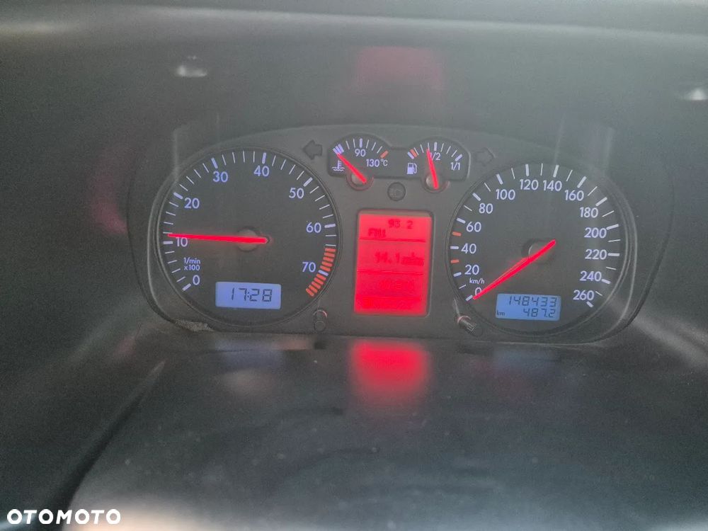 Volkswagen Caravelle - 13