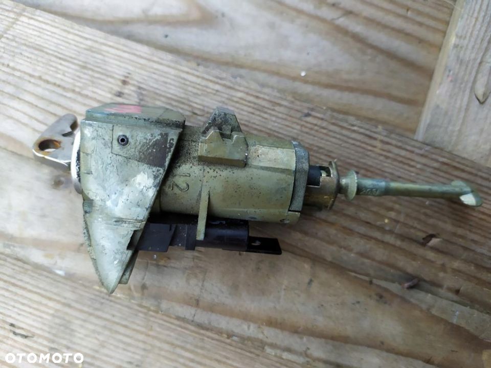 MERCEDES W211 E-KLASA WKŁADKA ZAMKA ZAŚLEPKA LEWA - 1