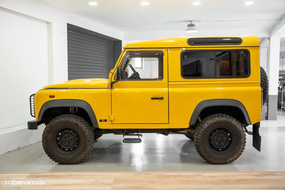 Usado Land Rover Defender 1998 - 49 750 EUR, 185 000 km - Standvirtual.com