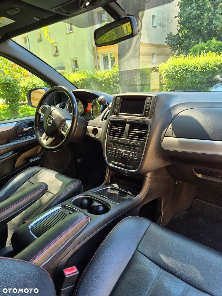 Dodge Grand Caravan - 14