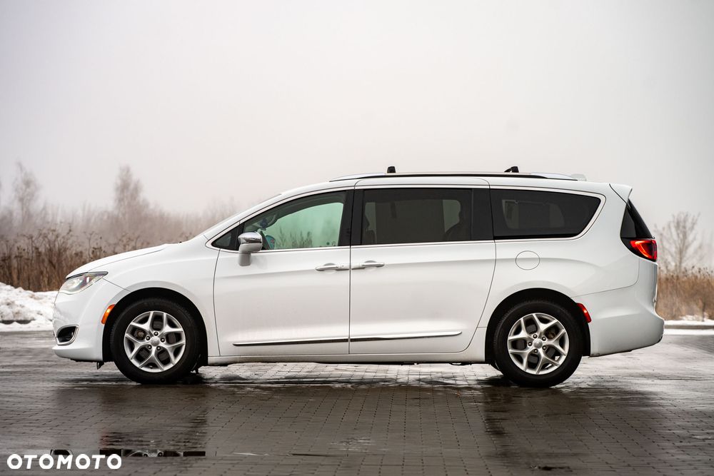 Chrysler Pacifica - 5