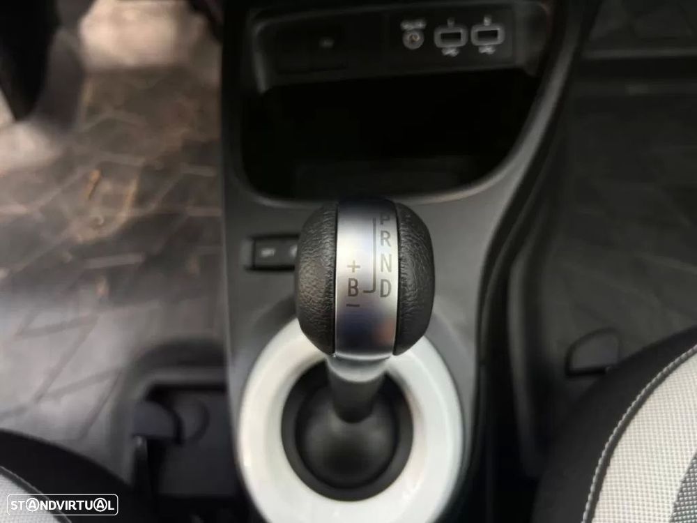 Renault Twingo Z.E. 22 Intens - 23