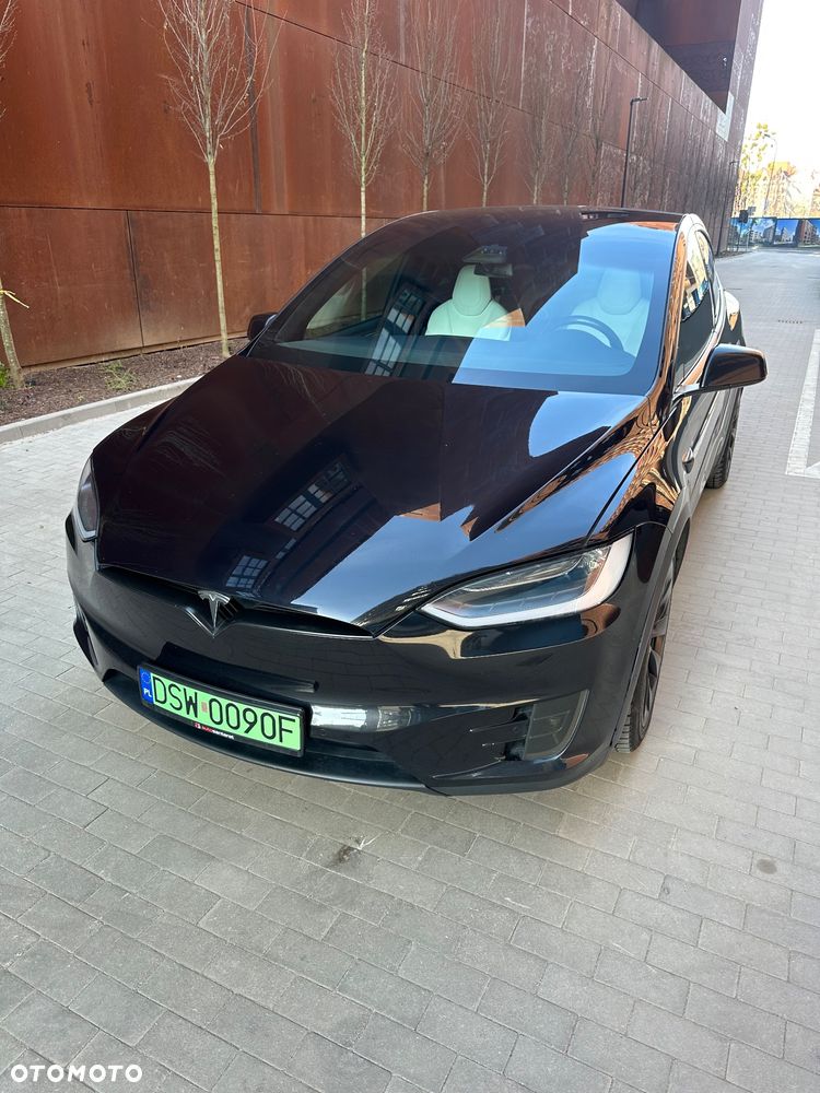 Tesla Model X - 17