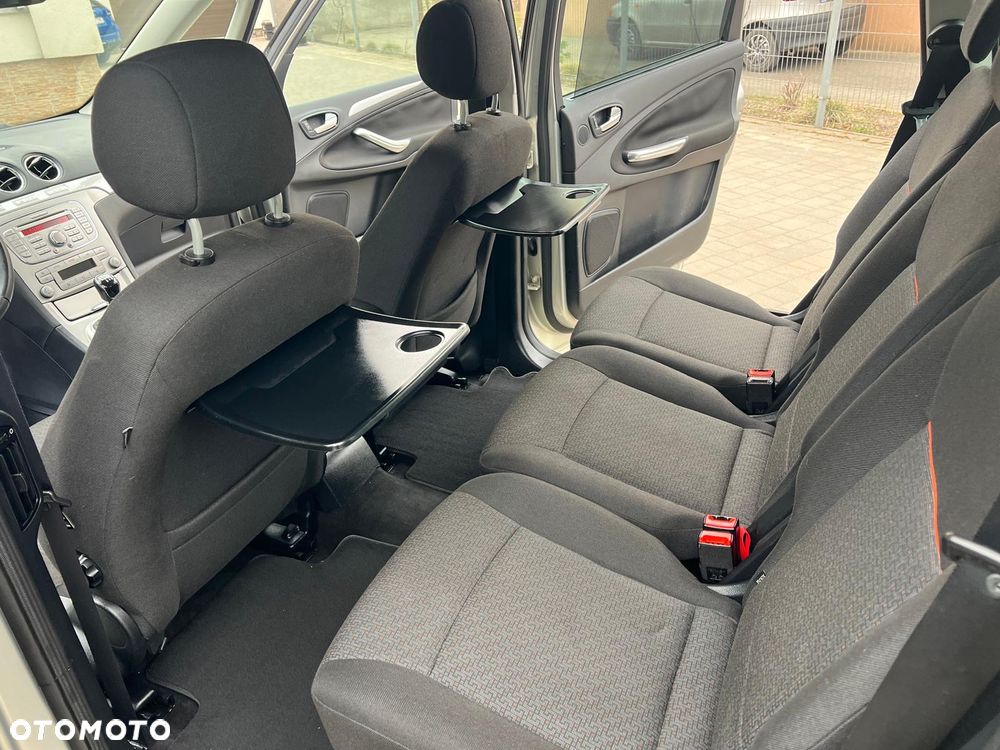 Ford Galaxy 2.0 TDCi DPF Ghia - 13