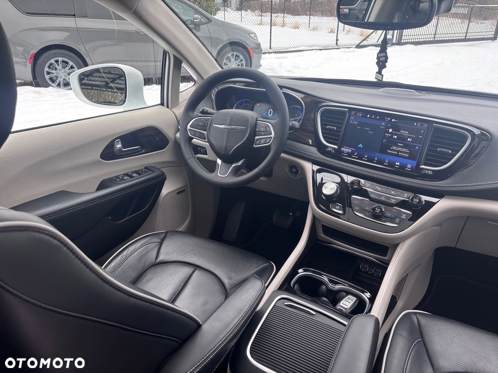 Chrysler Pacifica - 16